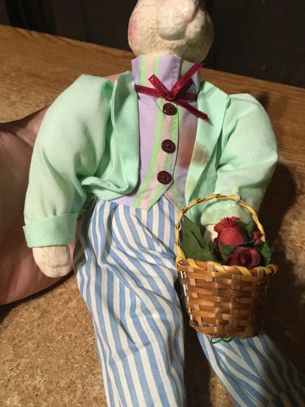 2002 AVON GIFT COLLECTION DAD BUNNY RABBIT SHELF SITTER HOLDING BASKET EASTER
